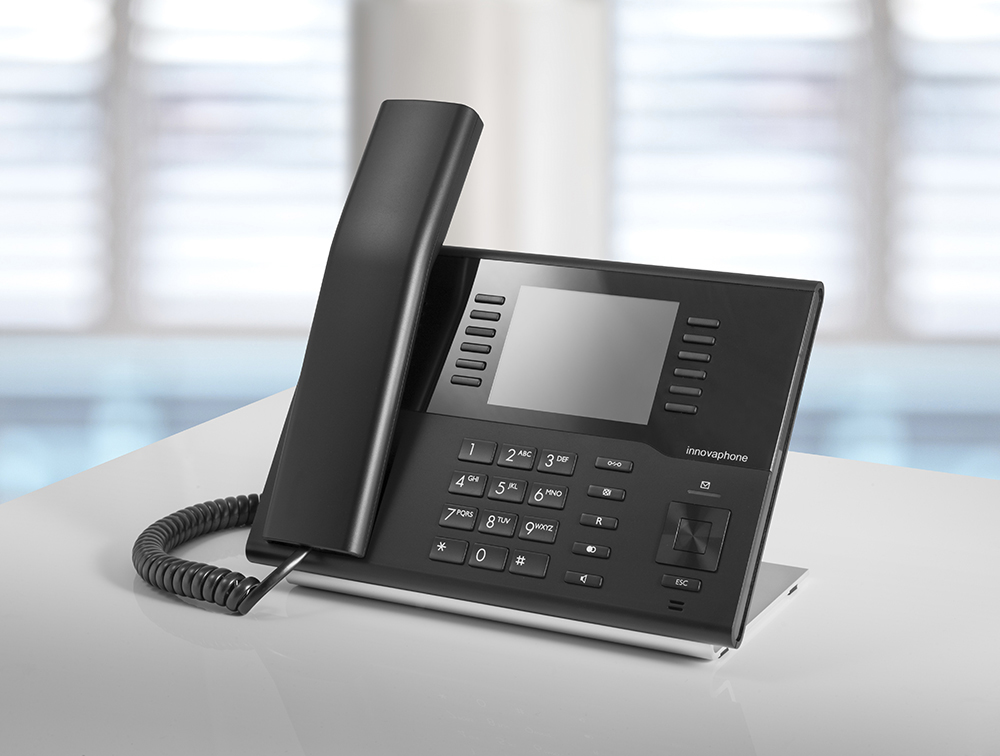 innovaphone-ip-phone-ip222-black-side-view-with-background-screen.jpg